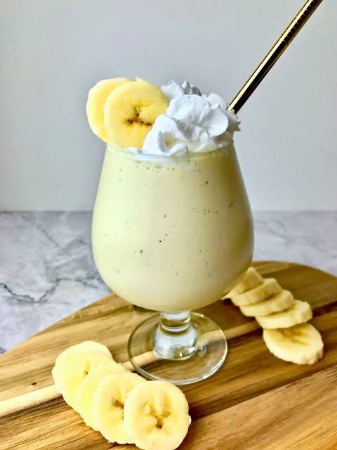 Banana Milkshake (केला / मिल्क शेक)