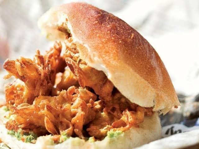 Bhajiya Pav (भजिया पाव)