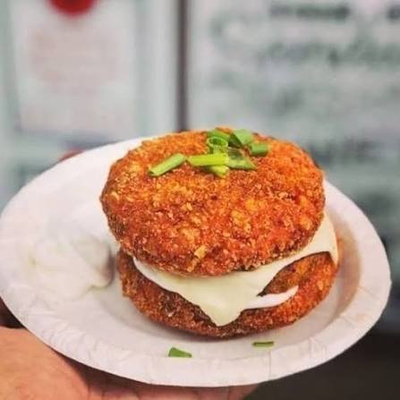 Cheese Kurkure Burger (चीज कुरकुरे बर्गर)