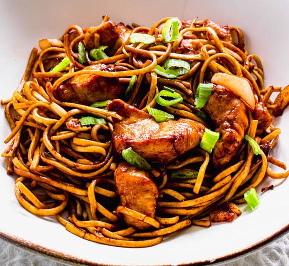 Chicken Chowmein (चिकन चाऊमीन)