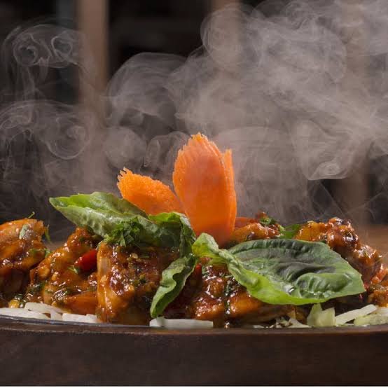 Chicken Hong Kong Sizzler (चिकन हांग कांग सीजलर)