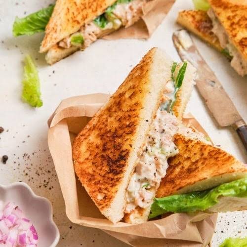 Chicken Sandwich (चिकन सैंडविच)