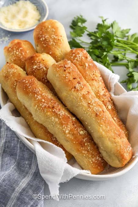 Garlic Breadsticks (गार्लिक ब्रेडस्टिक्स)