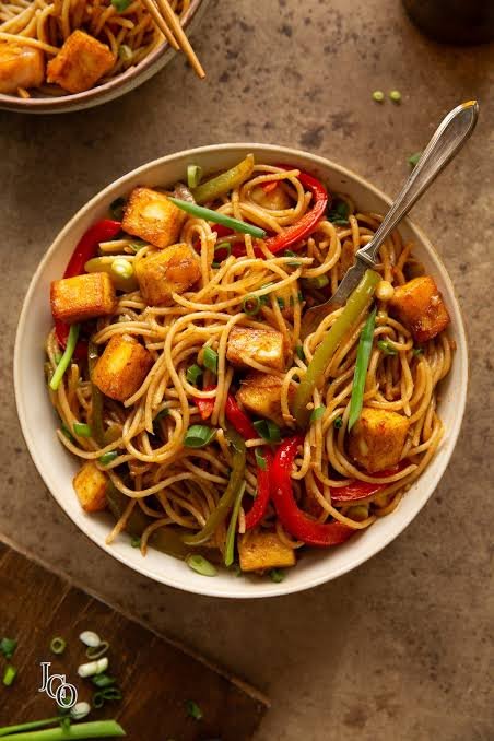 Paneer Chowmein (पनीर चाऊमीन)