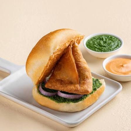 Samosa Pav (समोसा पाव)