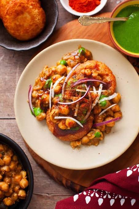 Tikki Chola (टिक्की छोला)