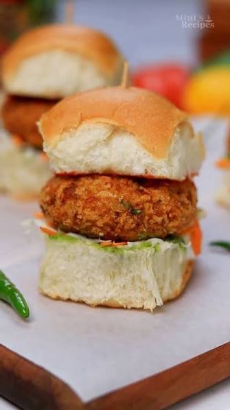 Vada Pav (वड़ा पाव)
