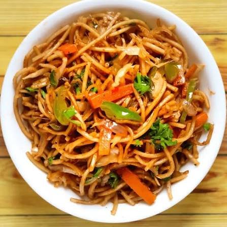 Veg Chowmein (चाऊमीन)