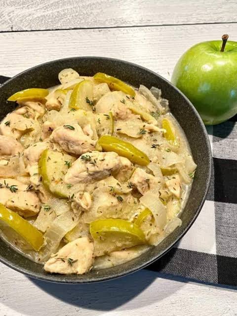 Chicken Green Apple (चिकन ग्रीन एप्पल)